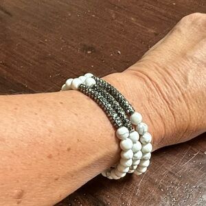 Elegant White and Silver Beaded Bracelet